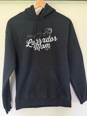 Labrador Mom Black Gildan Sweatshirt
